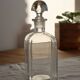 Carafe ancienne en verre avec bouchon