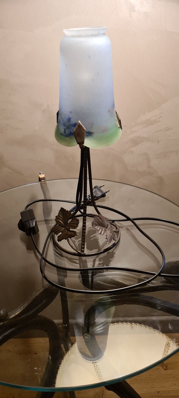 Lampe fer forgé , tulipe de type muller ,non signé ,33x12