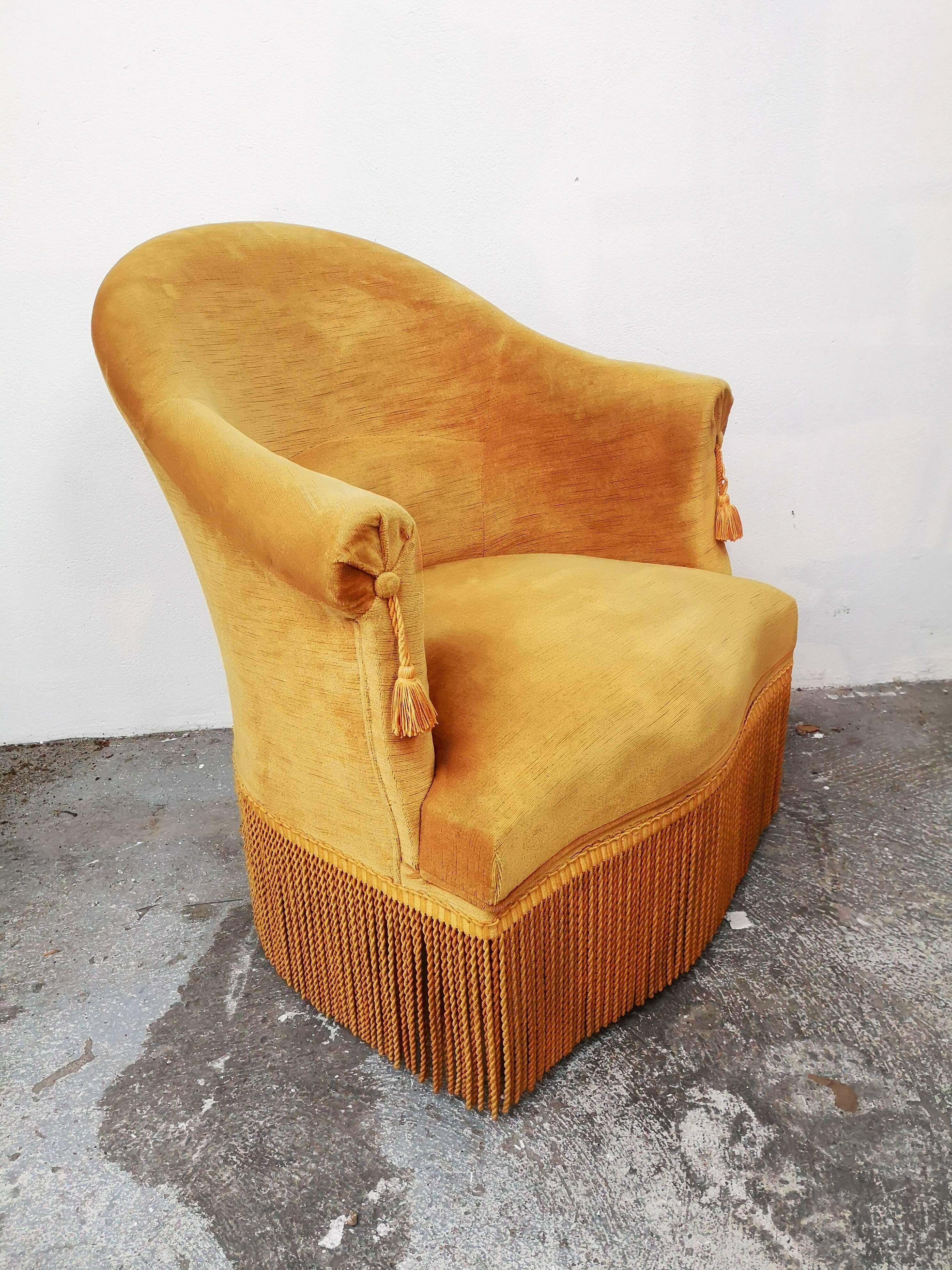 Old yellow toad chair