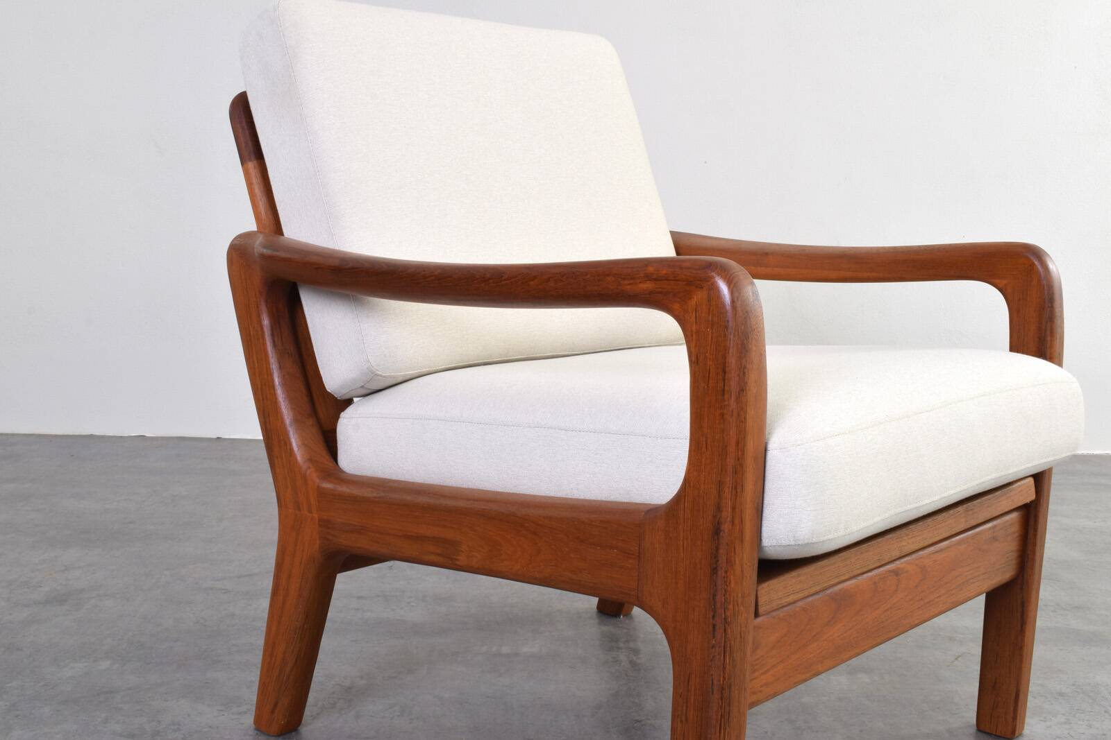 Lounge chair by Juul Kristensen and danich teak lounge chair, set of 2