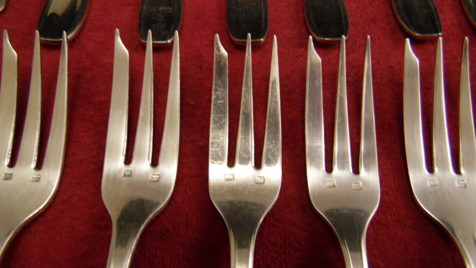 Service has a silver metal dessert SFAM art deco model in beautiful shiny case
