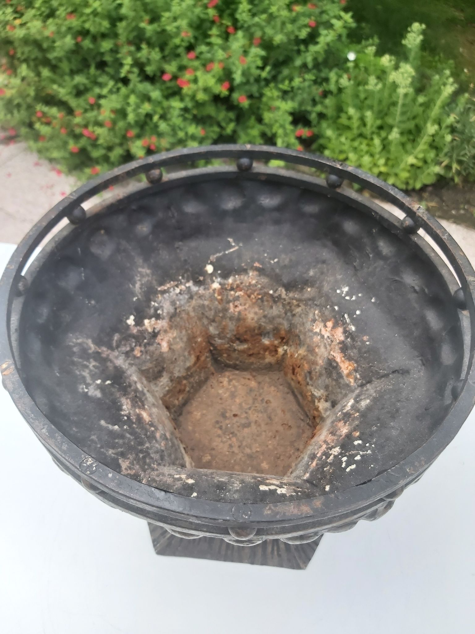 Art Deco garden cup