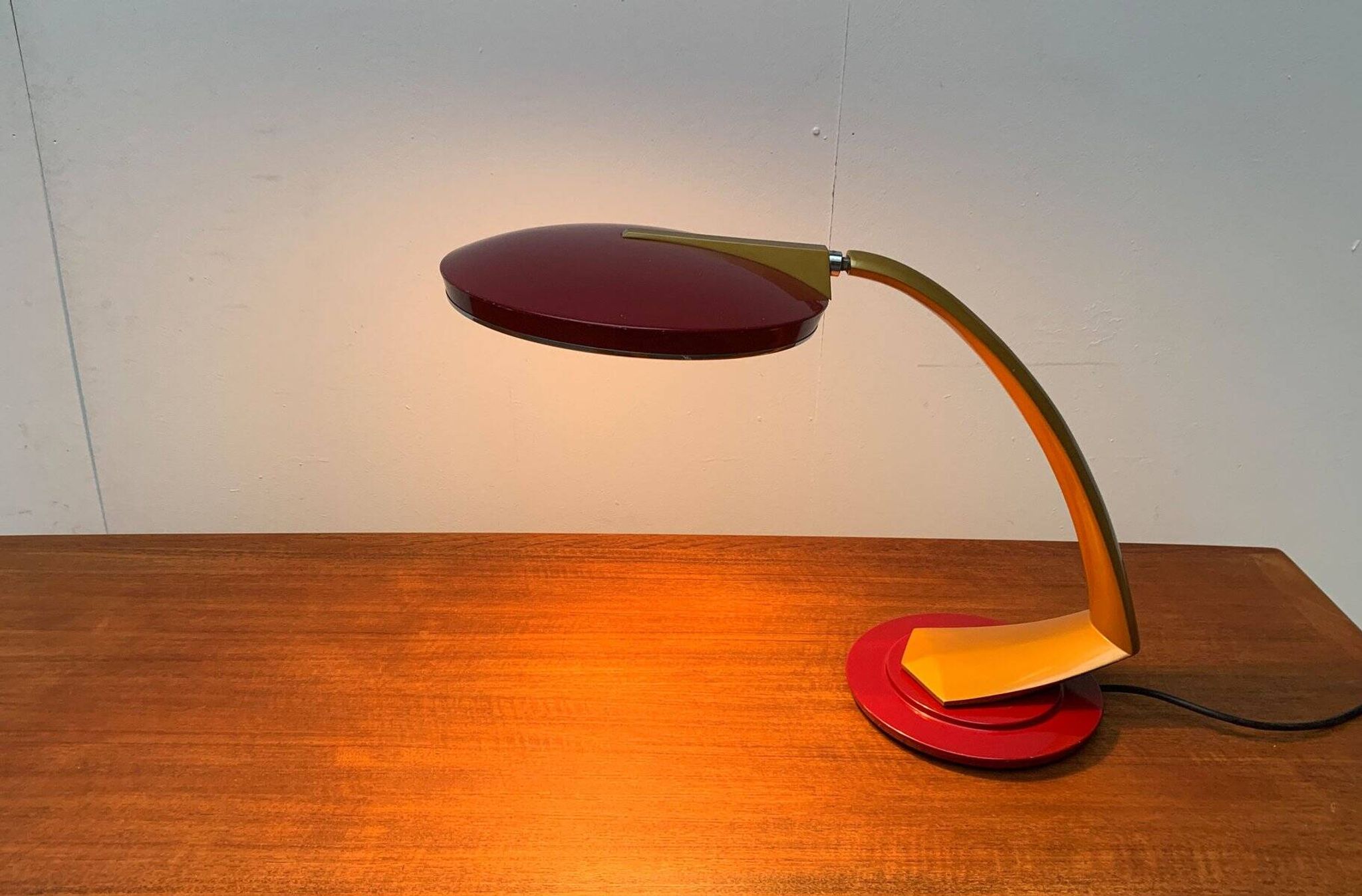 Lampe de table Boomerang Space Age par Luis Pérez De La Oliva pour Phase
