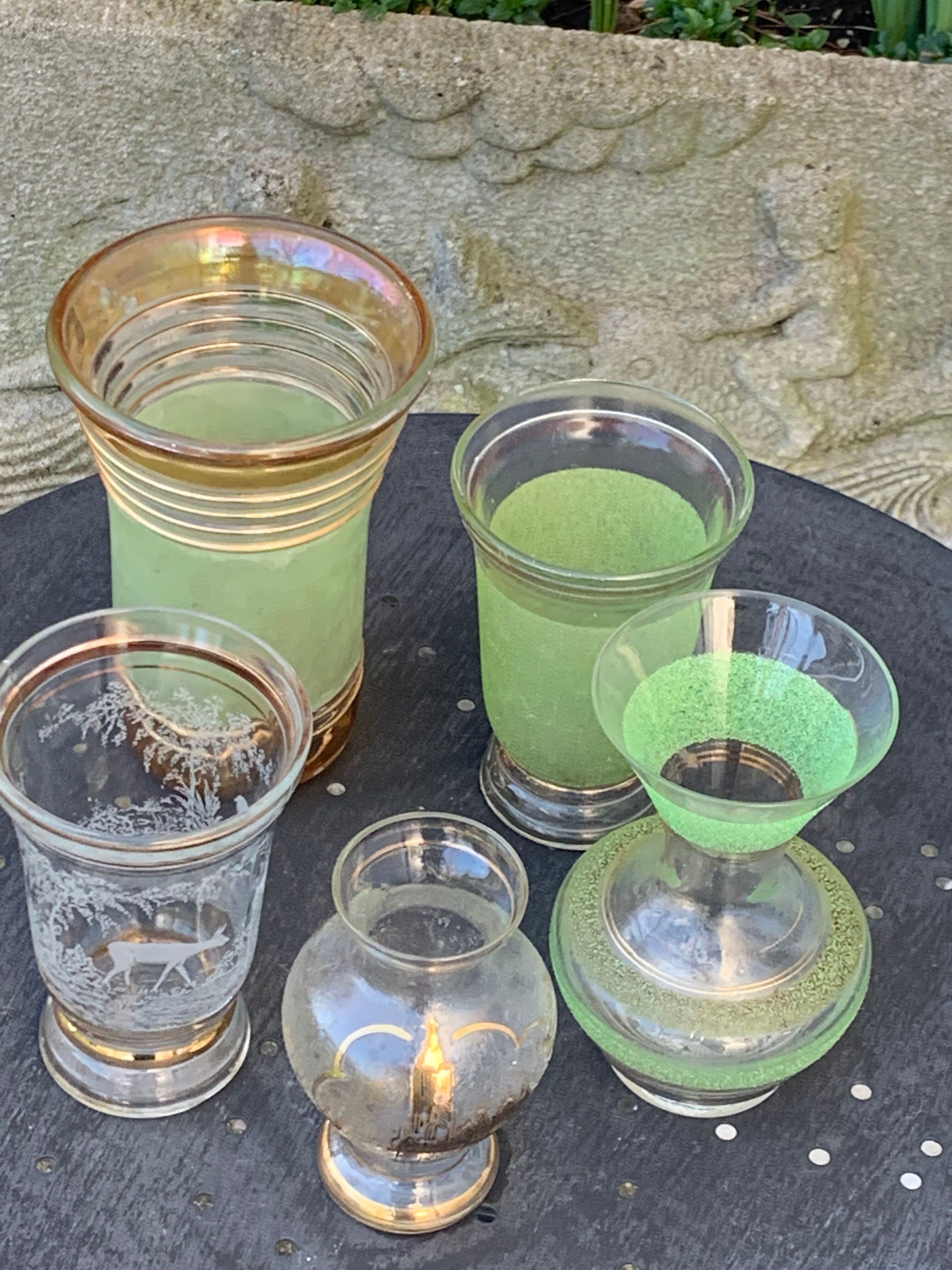 Set of 5 vases in green granite glass and vintage gold