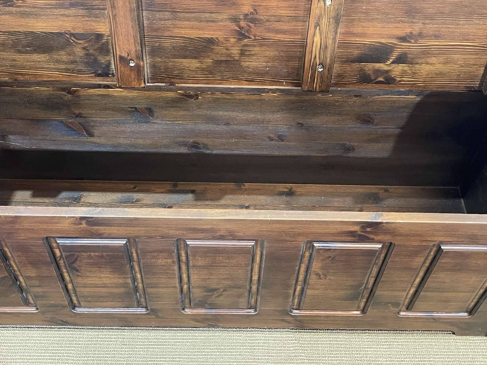 Banc coffre anglais en sapin moderne