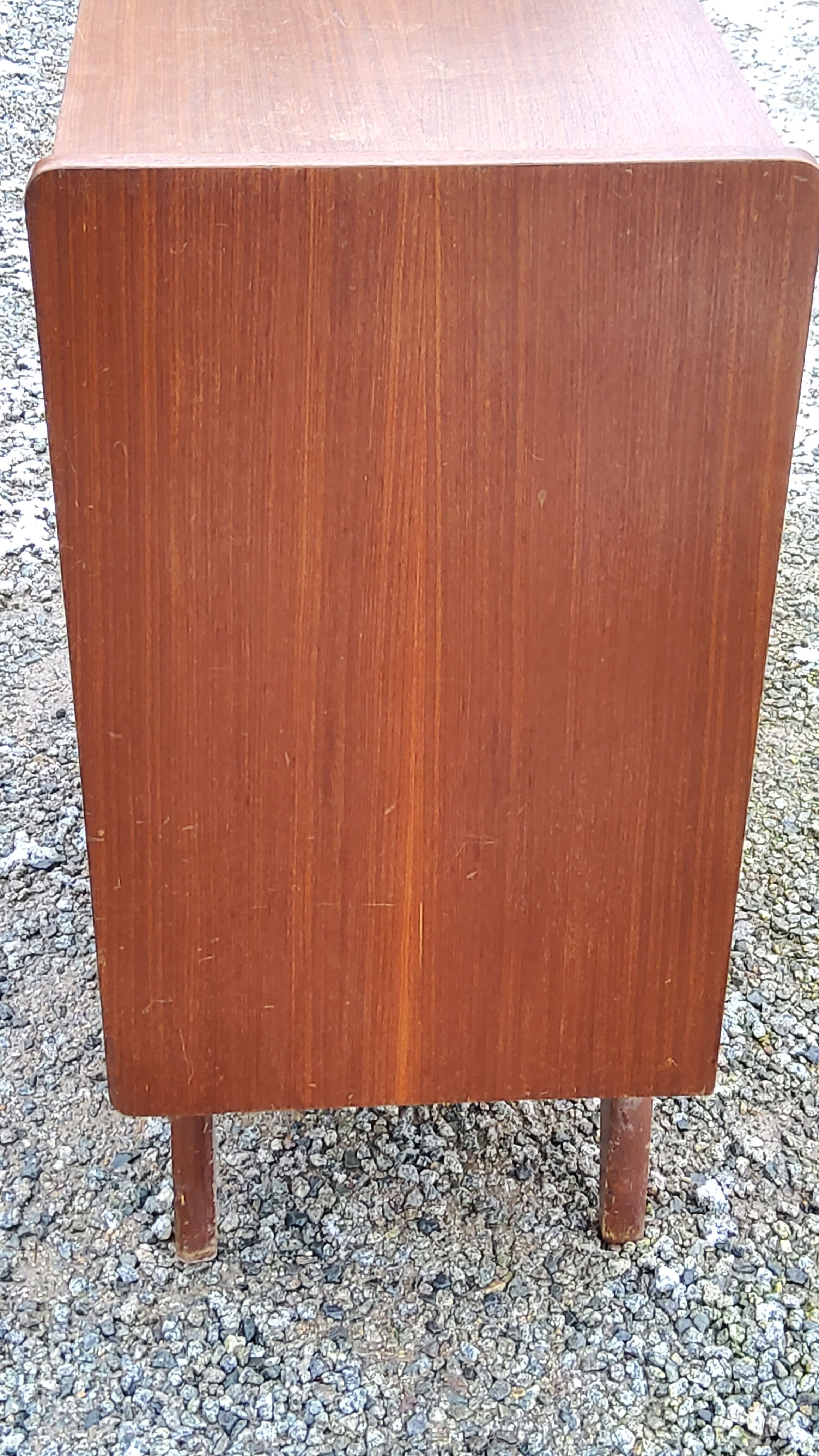 Vintage chest of drawers from the 50s 4 drawers feet compass and mahogany fins