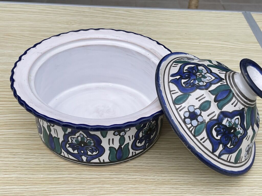 Ceramic pot with floral pattern