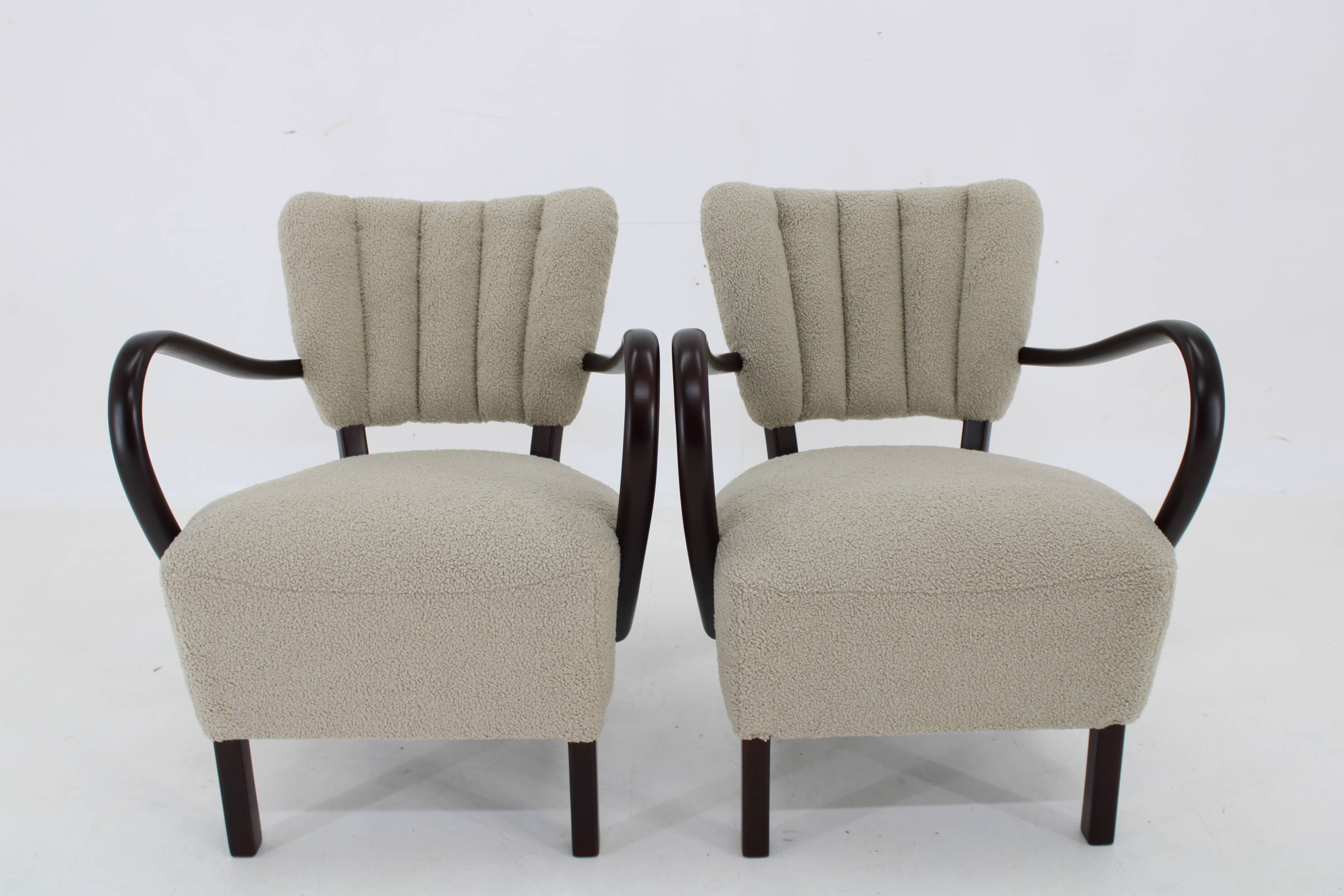 1930s Pair of Jindrich Halabala Art Deco H-237 Armchairs in Bouclé, Restored