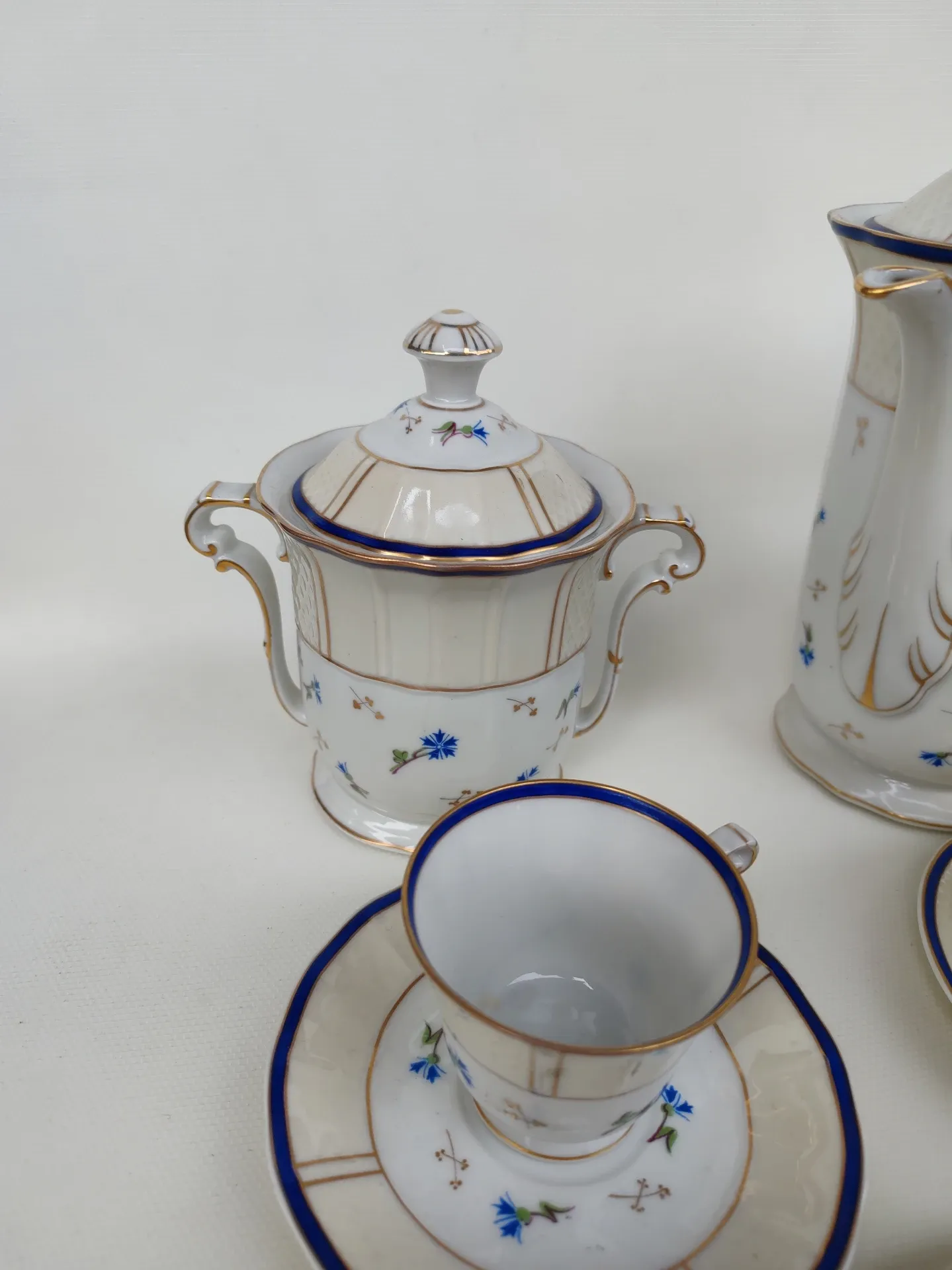 Coffee service in Limoges porcelain, by Bernardaud. 1930s.