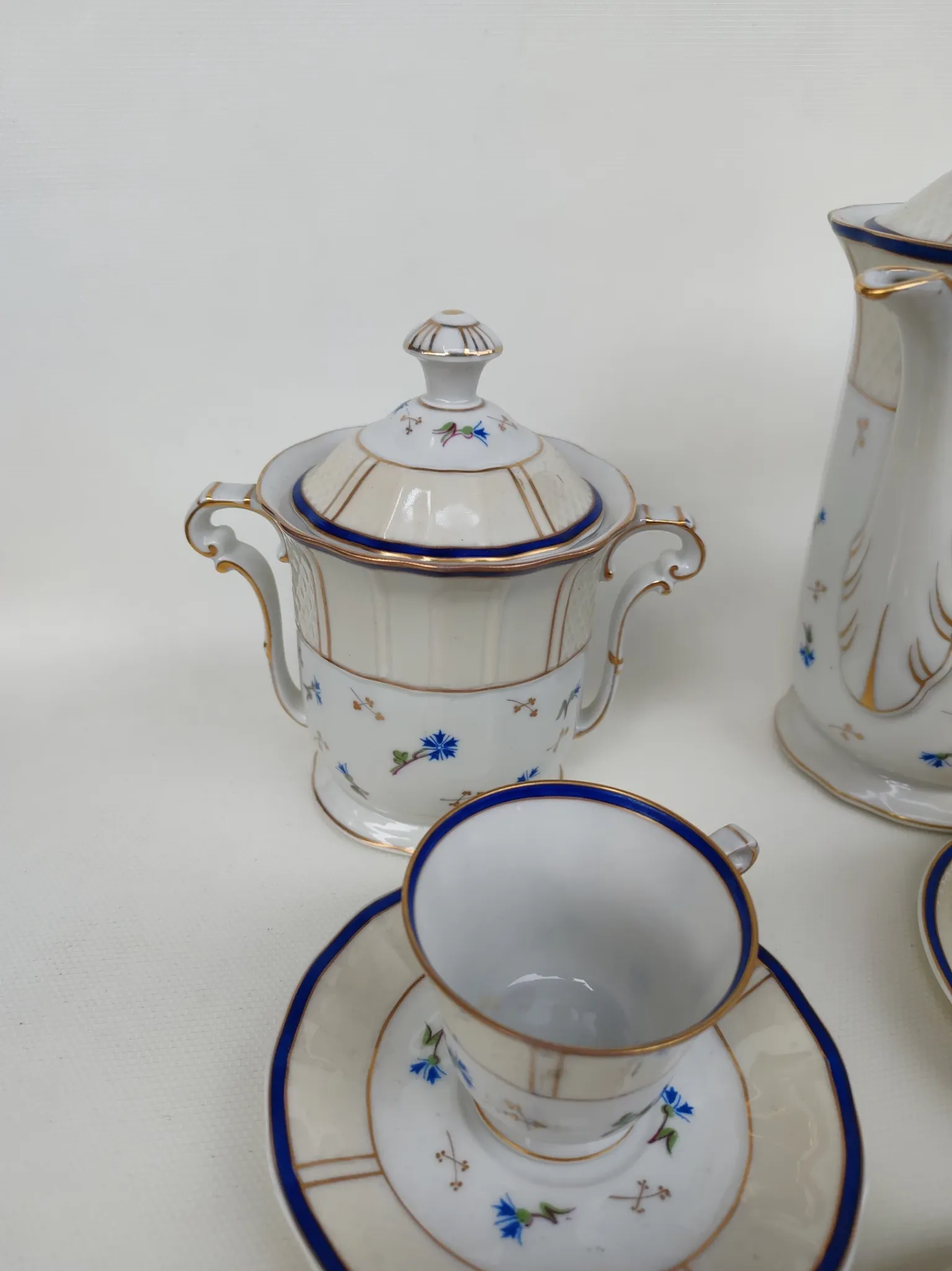 Service à café en porcelaine de Limoges, par Bernardaud. Années 30.