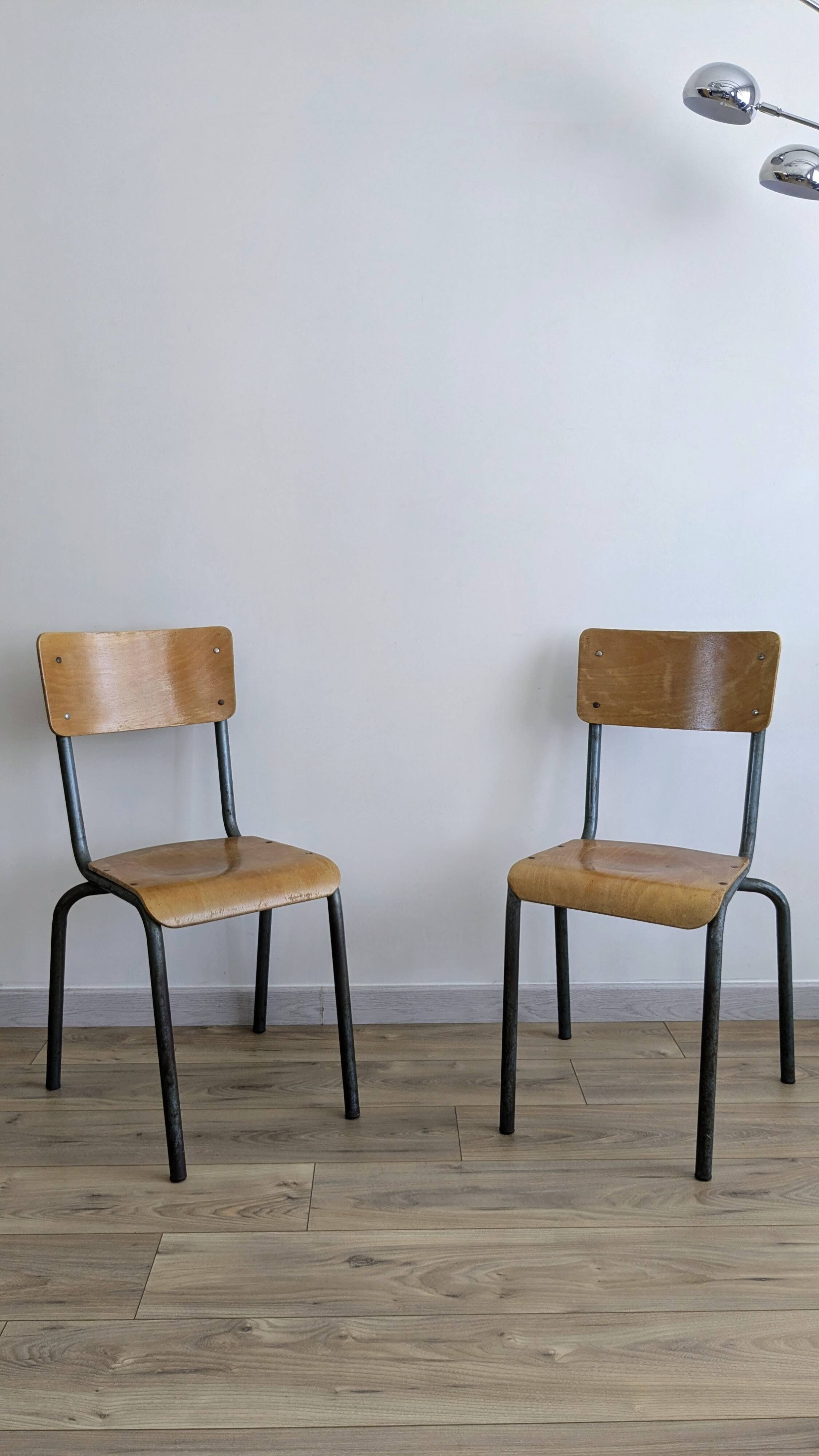 Paire de chaises d’école vintage années 50 esprit Jacques Hitier