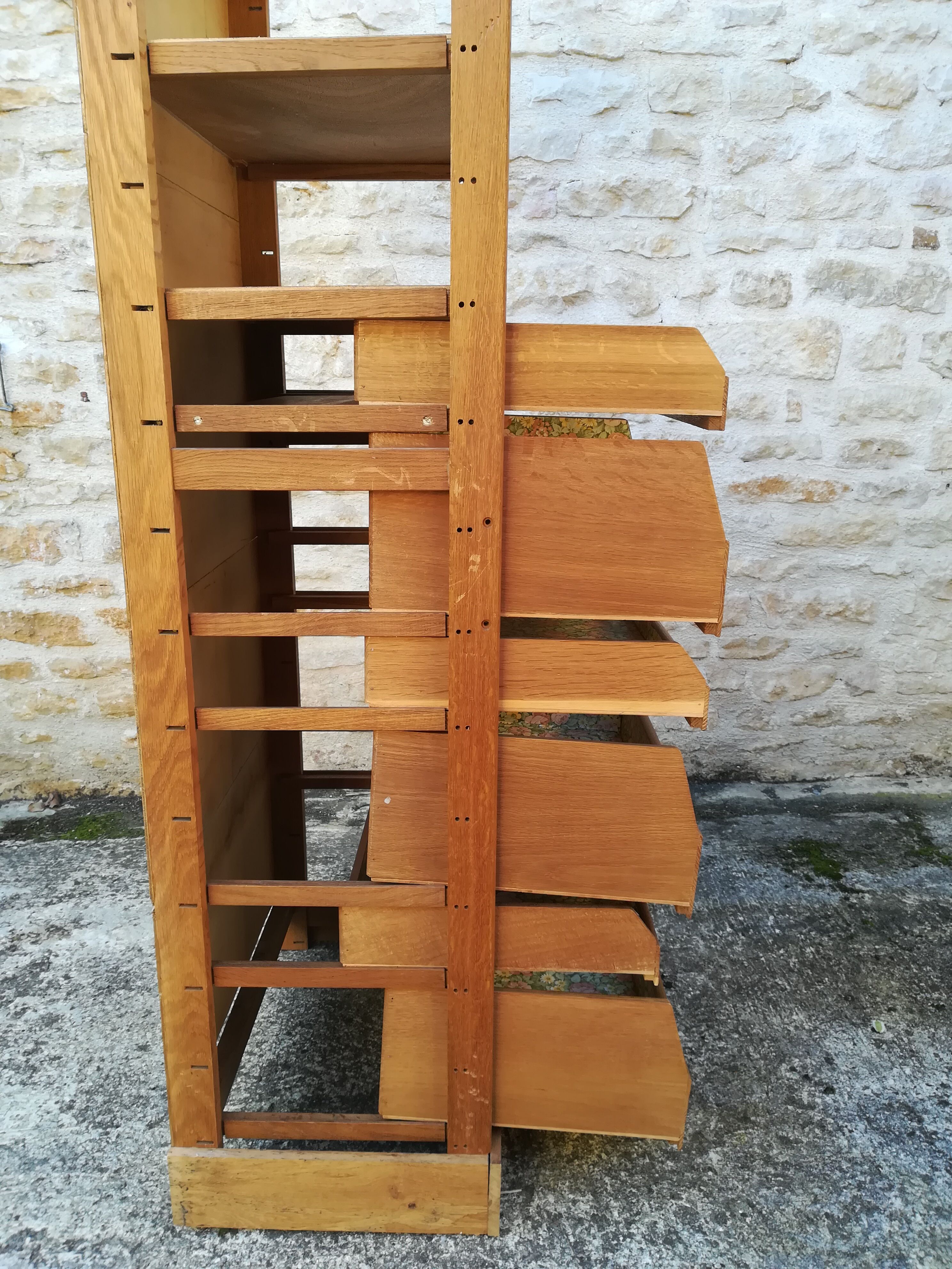 Craft furniture has drawers