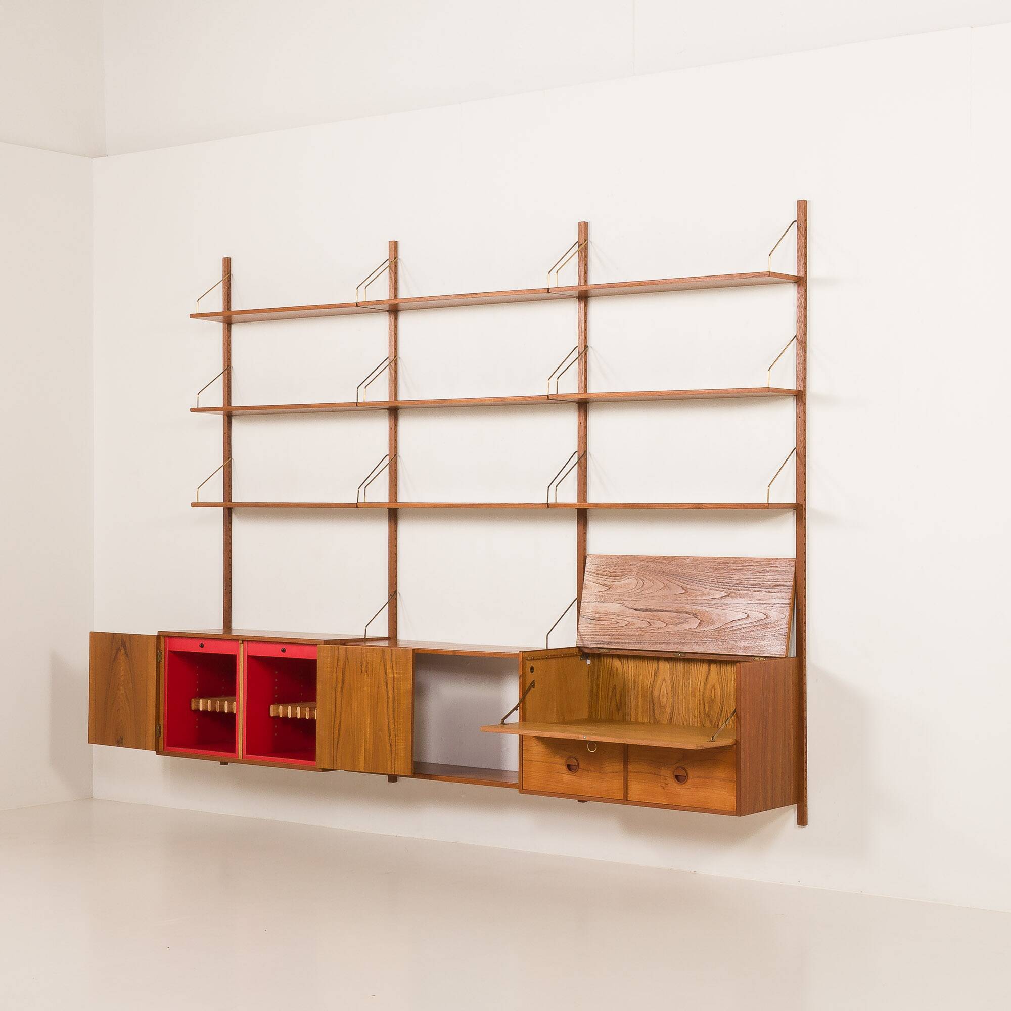 Hansen&Guldborg 3 bay teak wall unit with a bar cabinet for HG Furniture, D