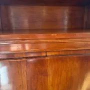 Meuble de rangement style Louis XVI en bois massif