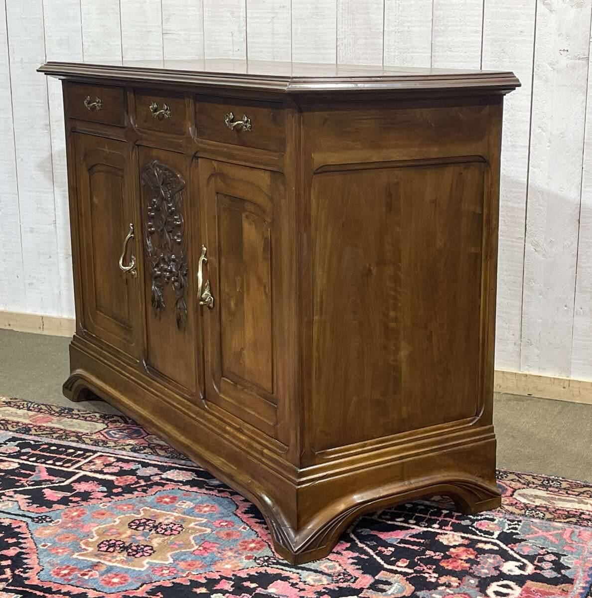 Art Nouveau enfilade in walnut from the early 20th century.