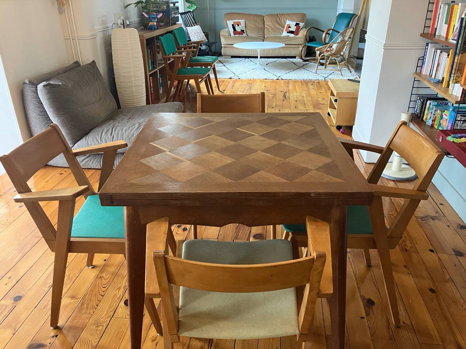 1970s wallet table