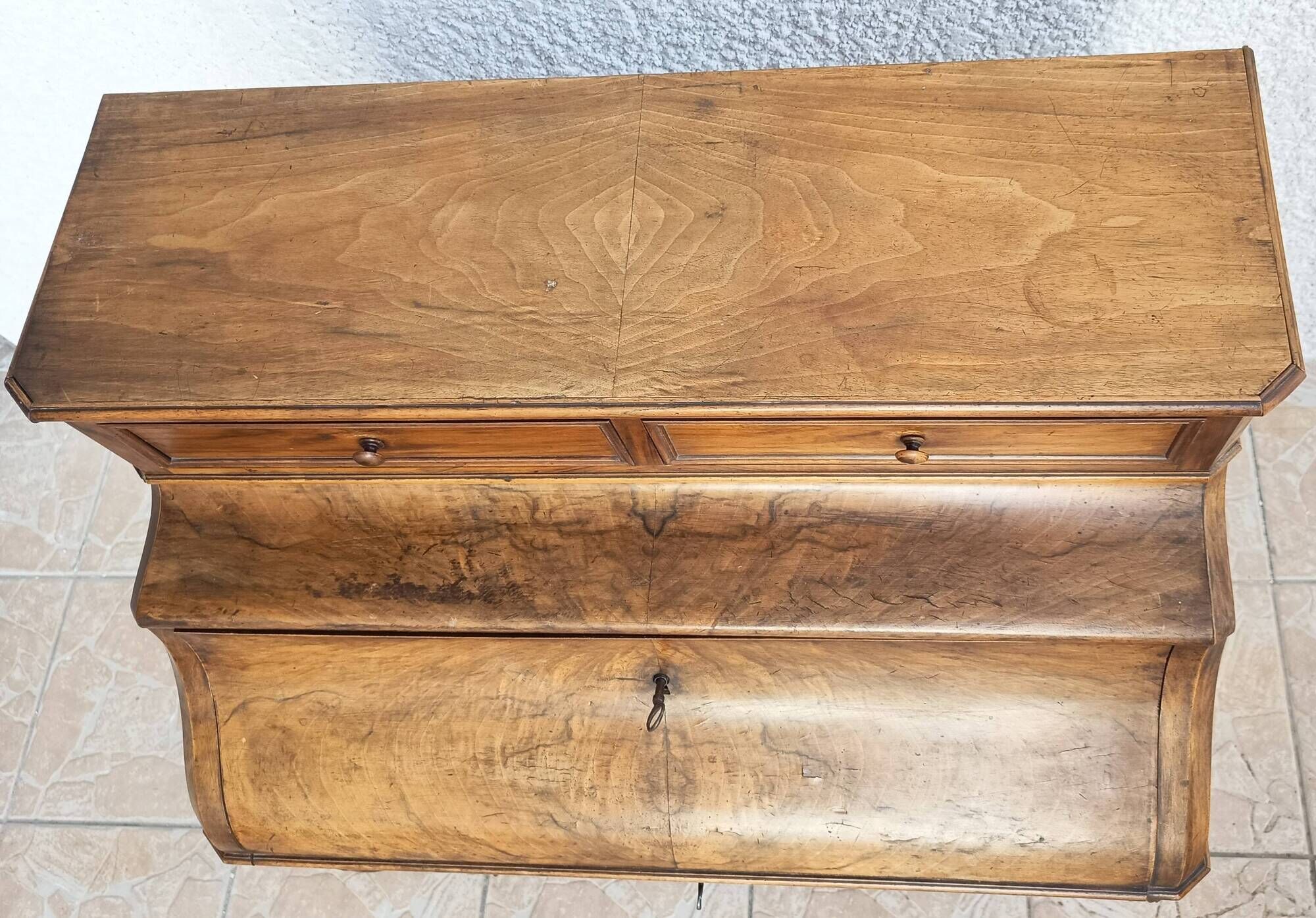 Louis XV slant-top desk in walnut, 19th century.