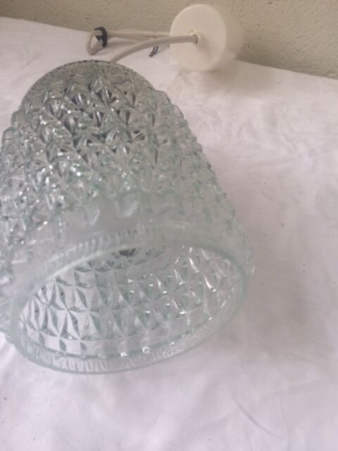 Suspension vintage ' 70s, molded glass globe highlight