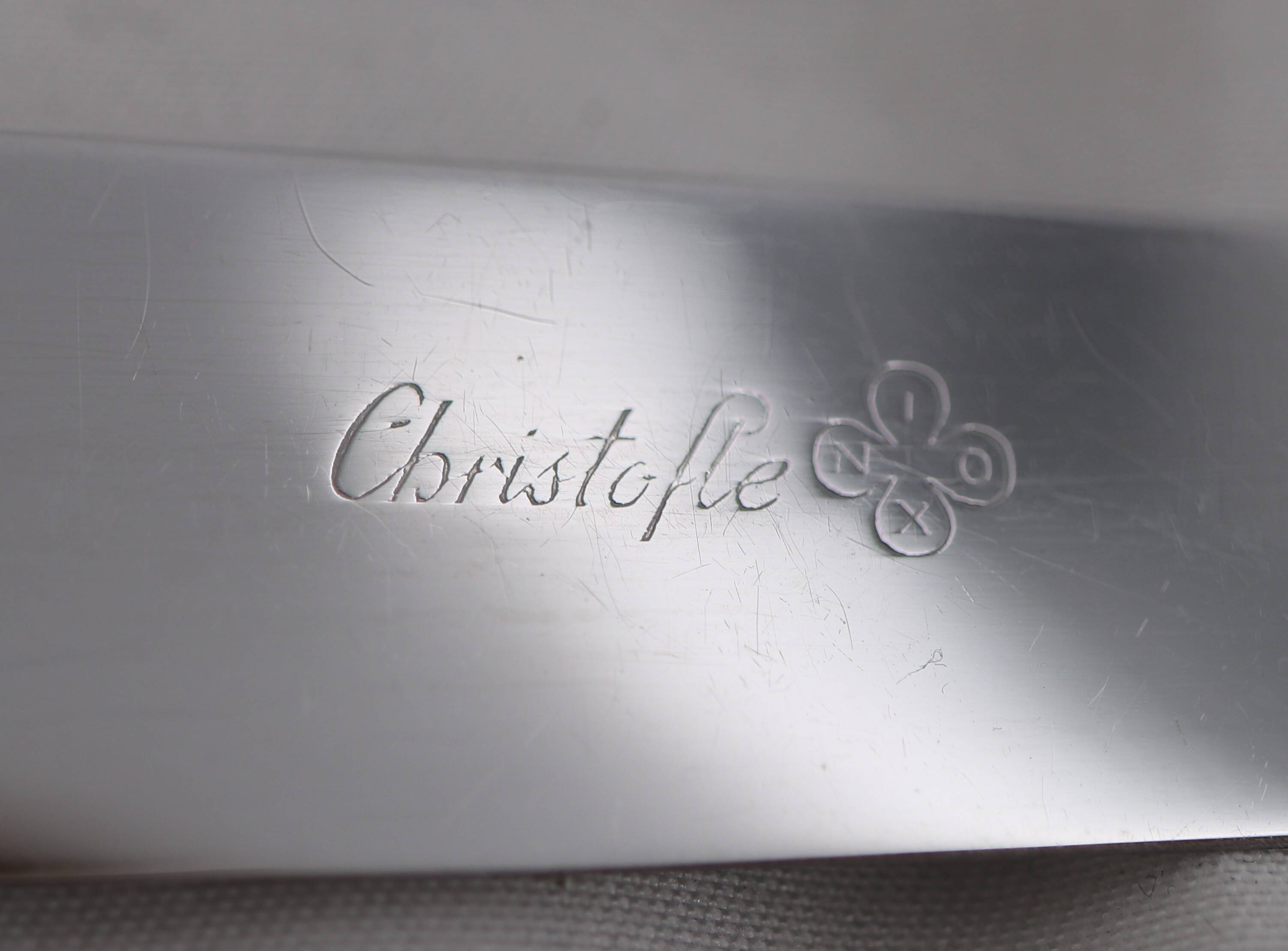Christofle Art Deco, 24 horn knives, 12 dinner + 12 side, dessert.