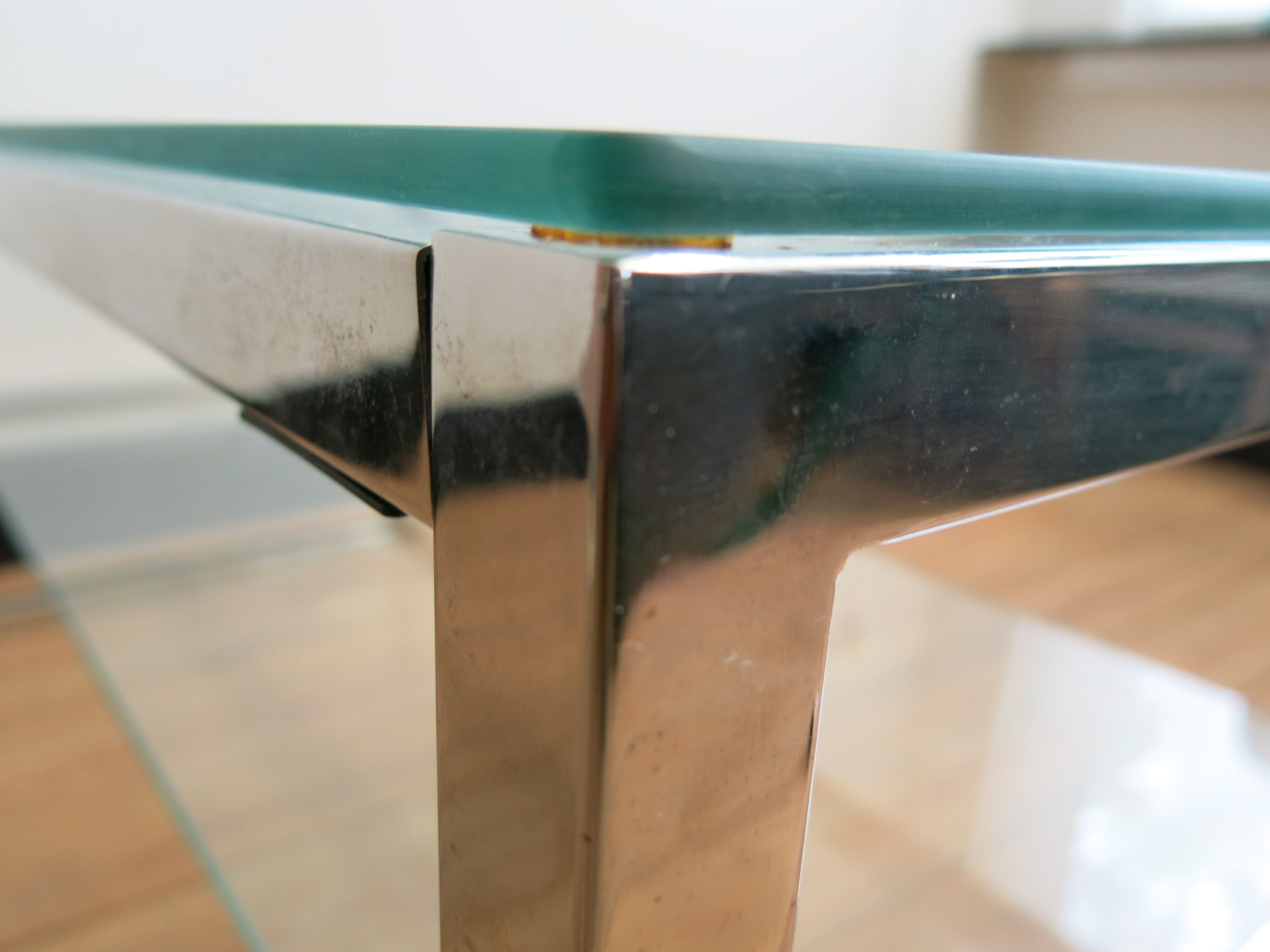 Coffee table in glass and chromed metal