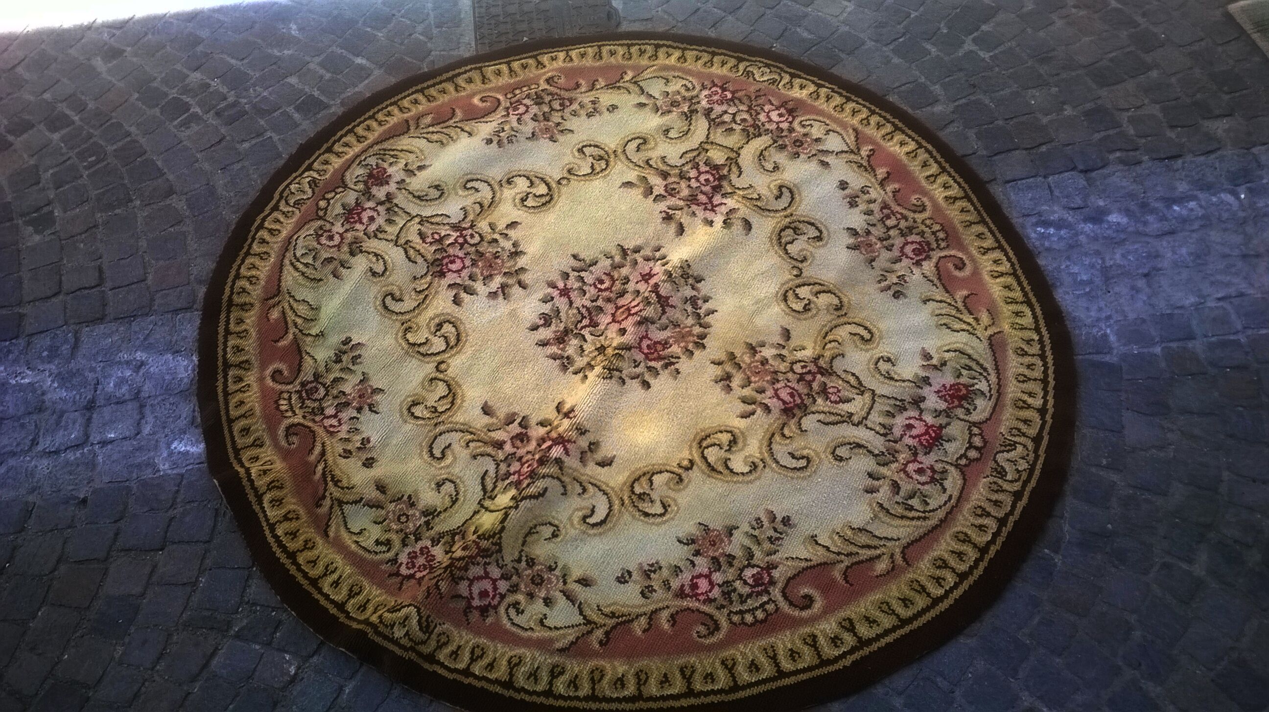 Tapis rond c
