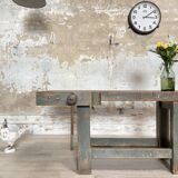 Carpenter's workbench in solid beech wood.