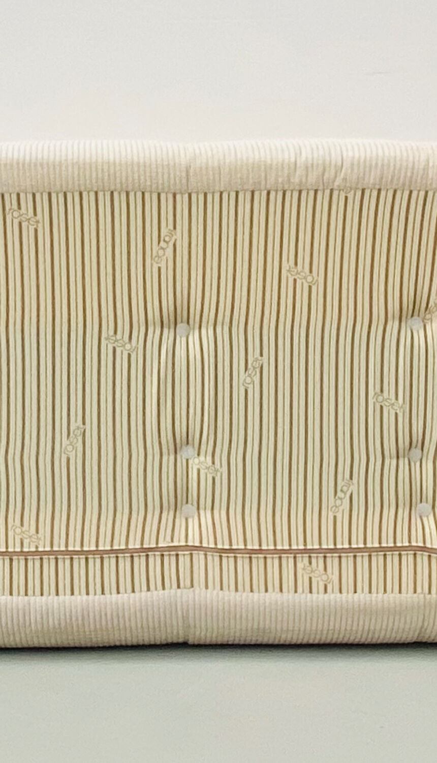 Canapé 3 places en velours côtelé blanc cassé attribué à Michel Ducaroy pour Ligne Roset, années 1970.