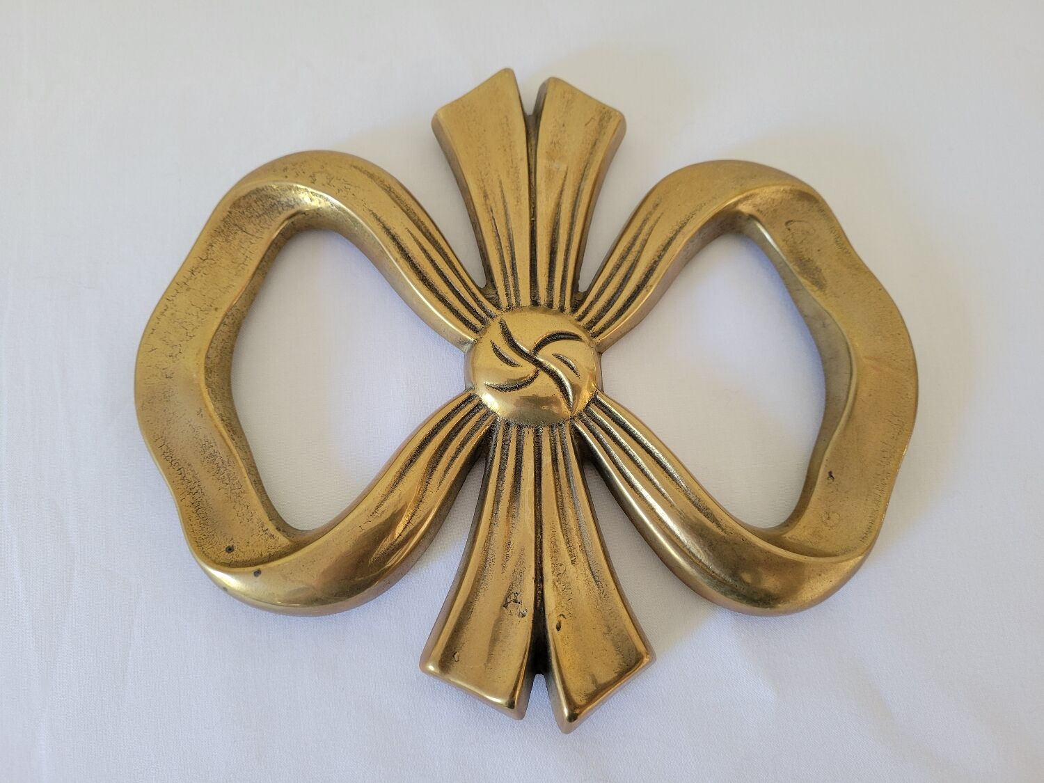 Brass ribbon bottom