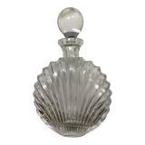 Shell-shaped carafe with a ball stopper