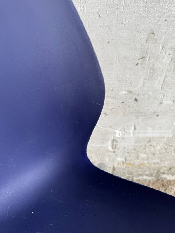 Ensemble de 4 chaises Kartell Maui — Sièges en polypropylène bleu marine, pieds en chrome, par Vico Magistretti