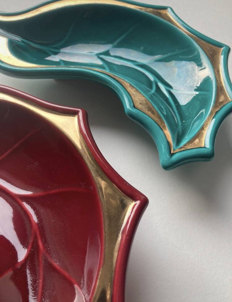 3 green and burgundy leaf-shaped bowls Verceram