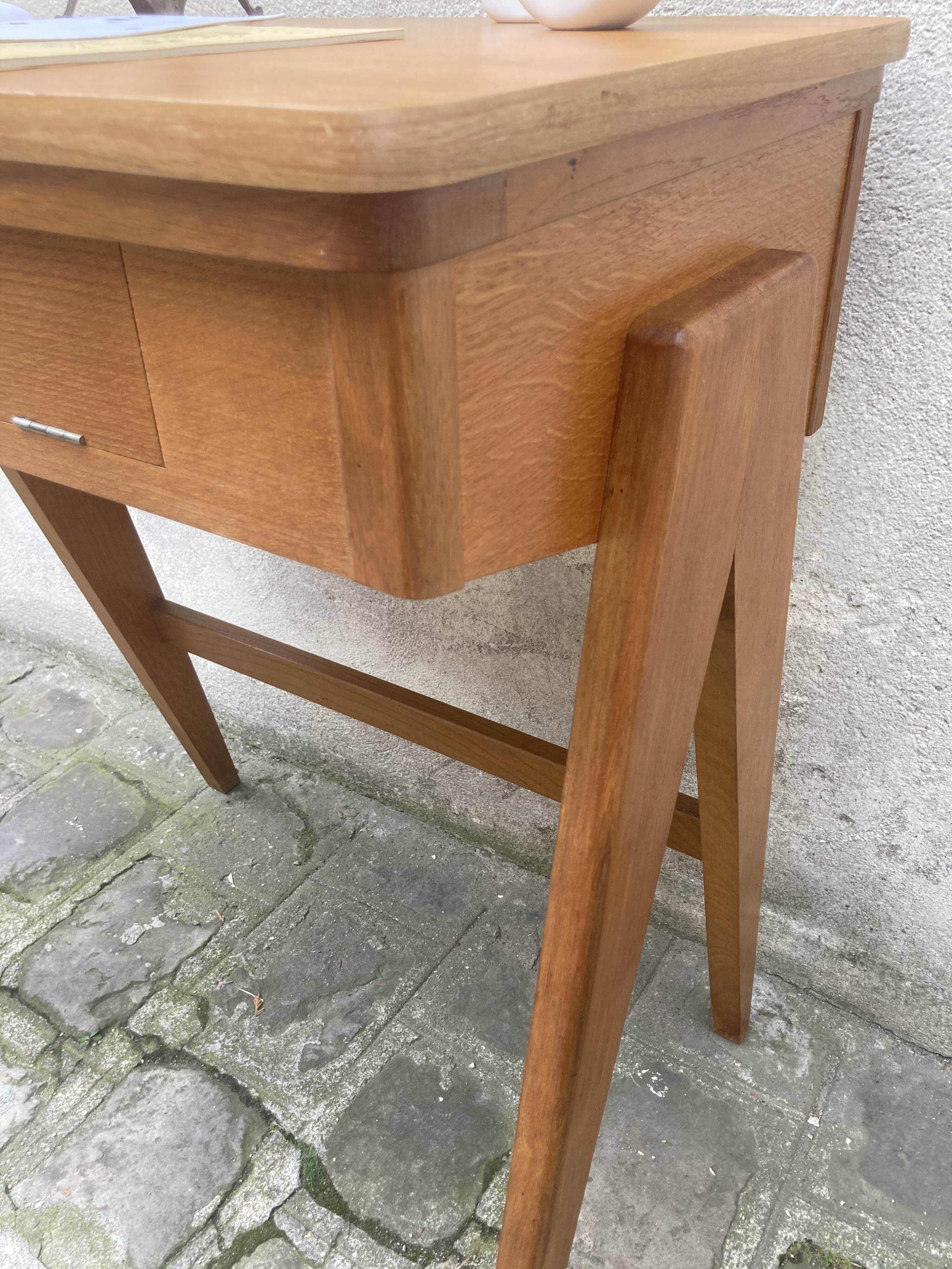 Desk-old sewing machine furniture