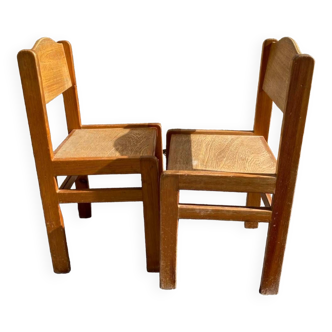 Deux chaises brutalistes des années 70 en chêne doré