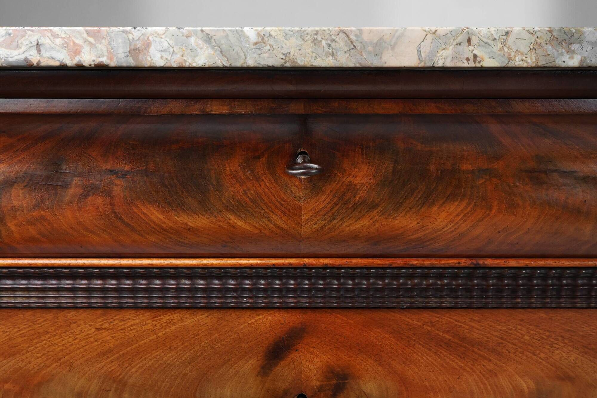 Commode Louis Philippe française avec dessus en marbre rose, années 1850