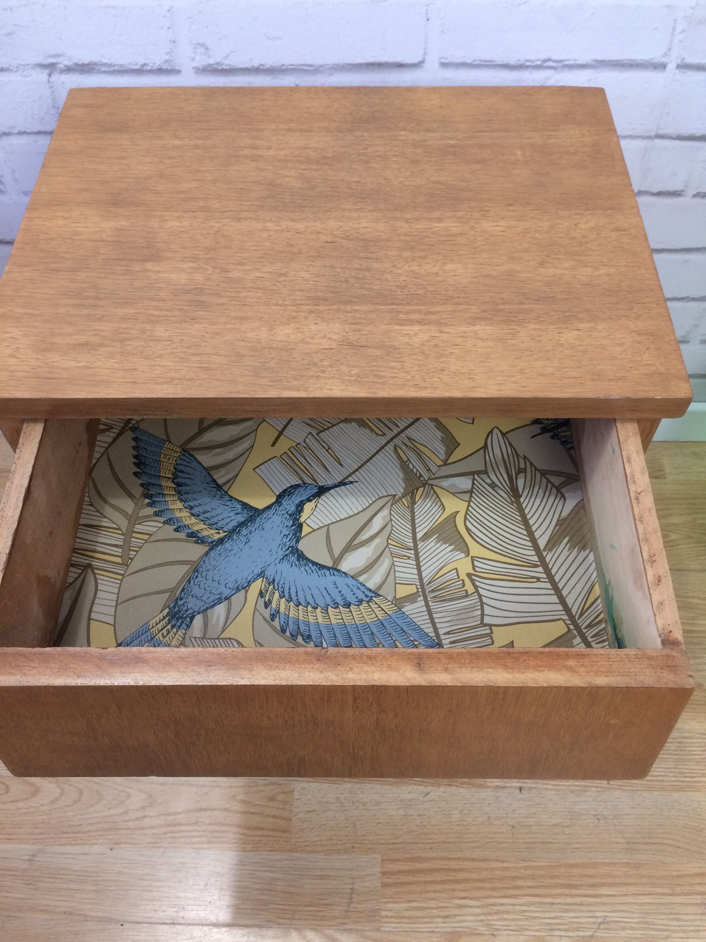 Night table feet compass