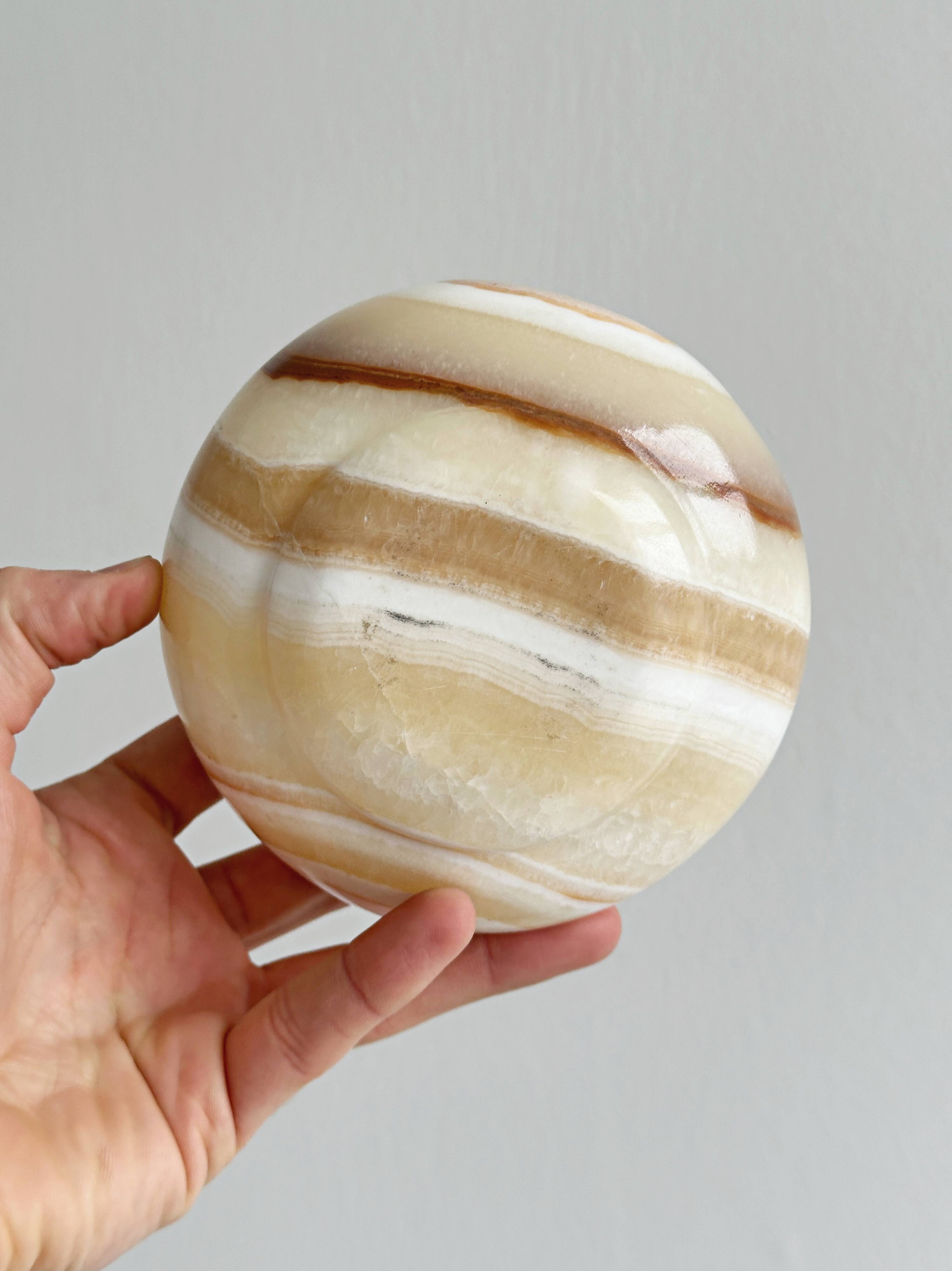 Bowl, alabaster pocket bowl with lid