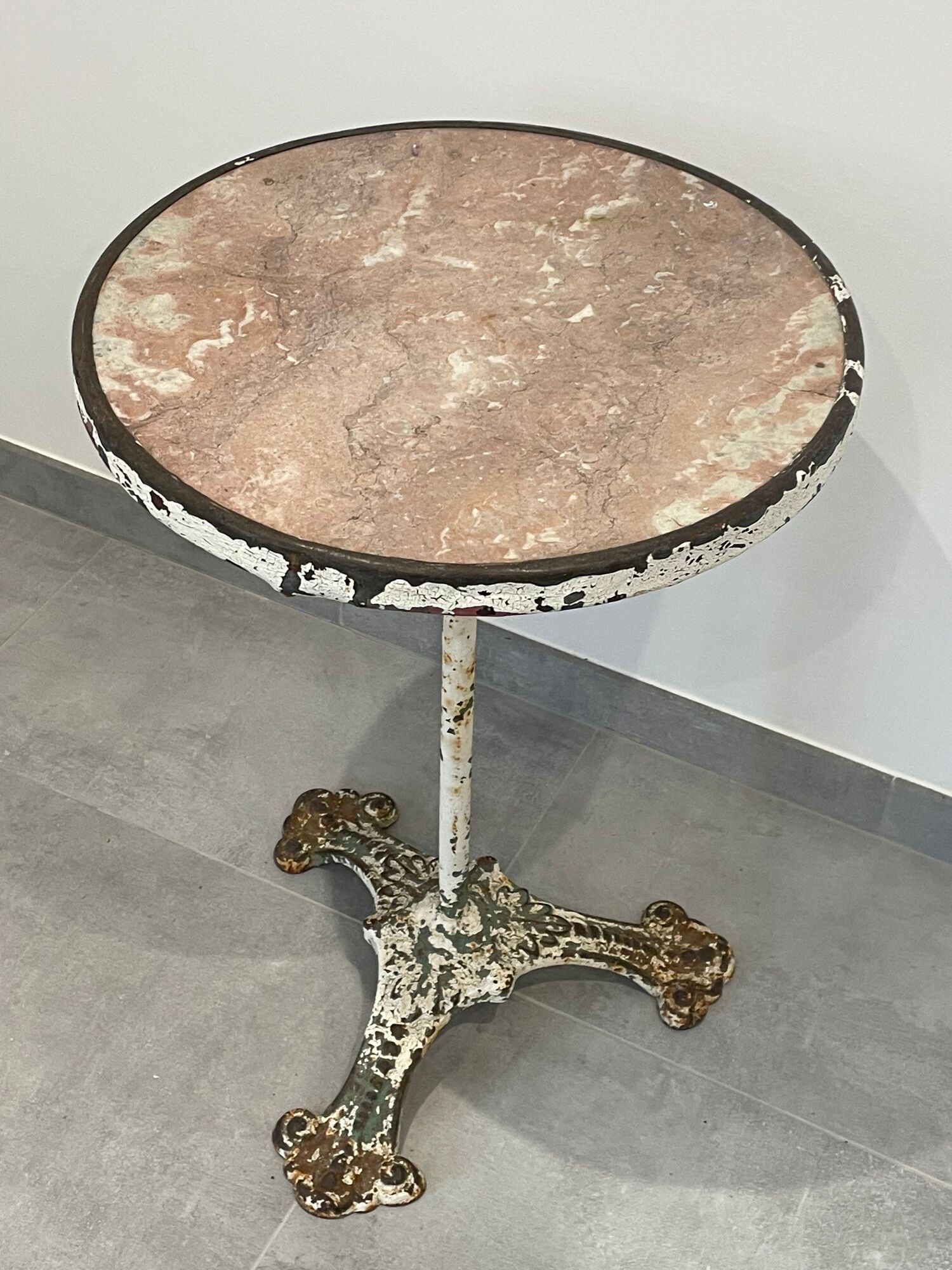 Table guéridon de terrasse guinguette bord de loire, fer, fonte et marbre
