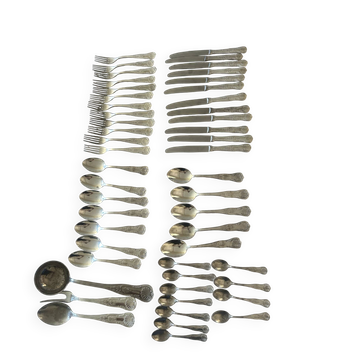 Household lot of silver-plated metal.