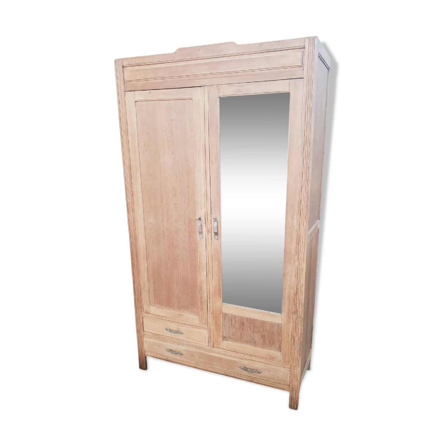 Old mirror cabinet