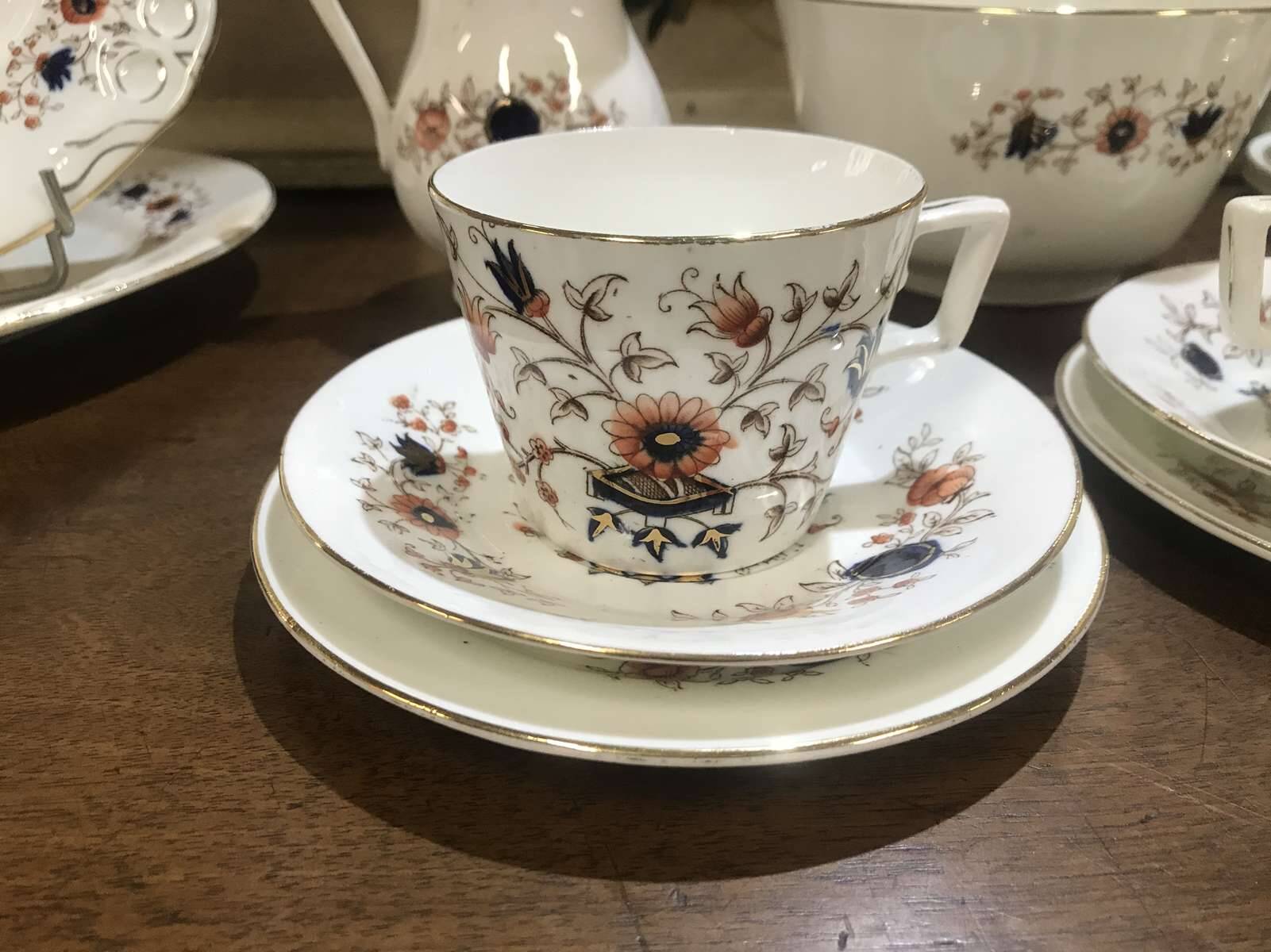 Service à thé en porcelaine anglaise des années 1930 - 12 tasses