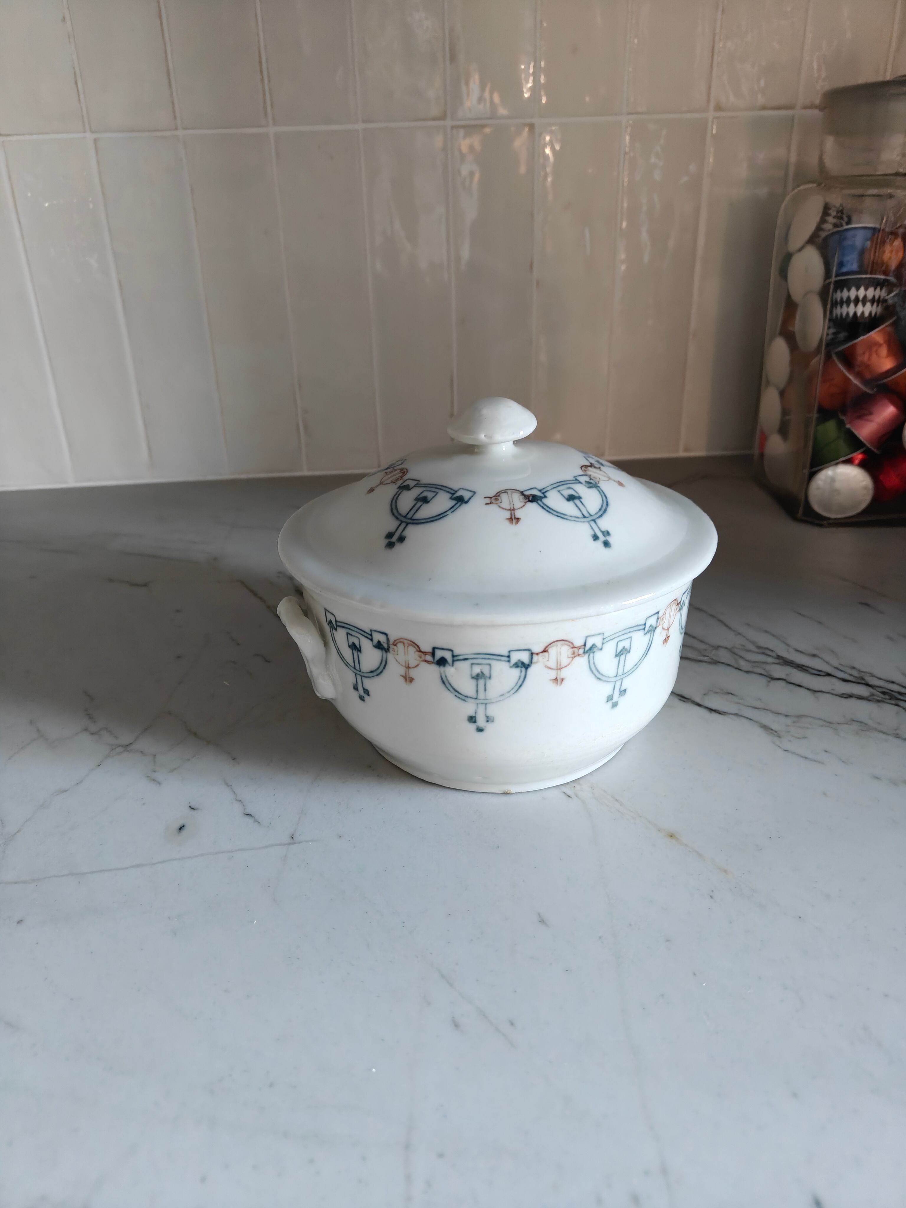Small soup tureen