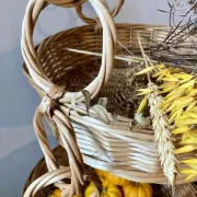 Large wicker suspension with three baskets, twisted ring chain.