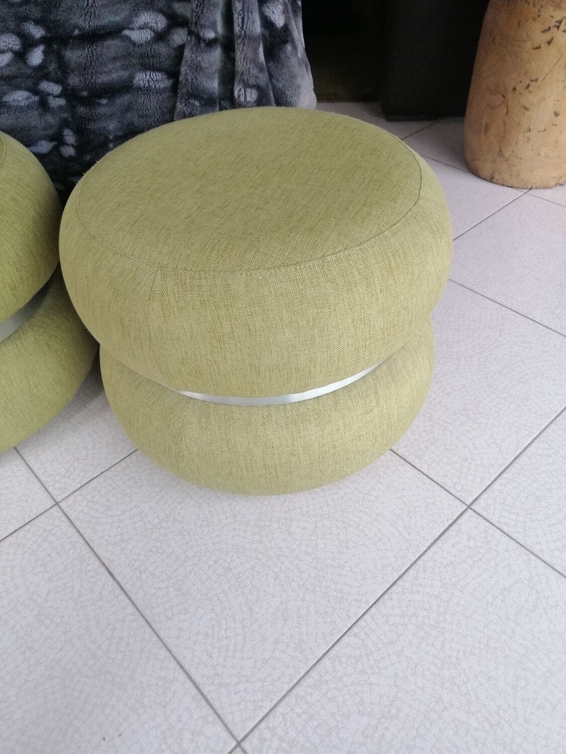 Vintage round pouf