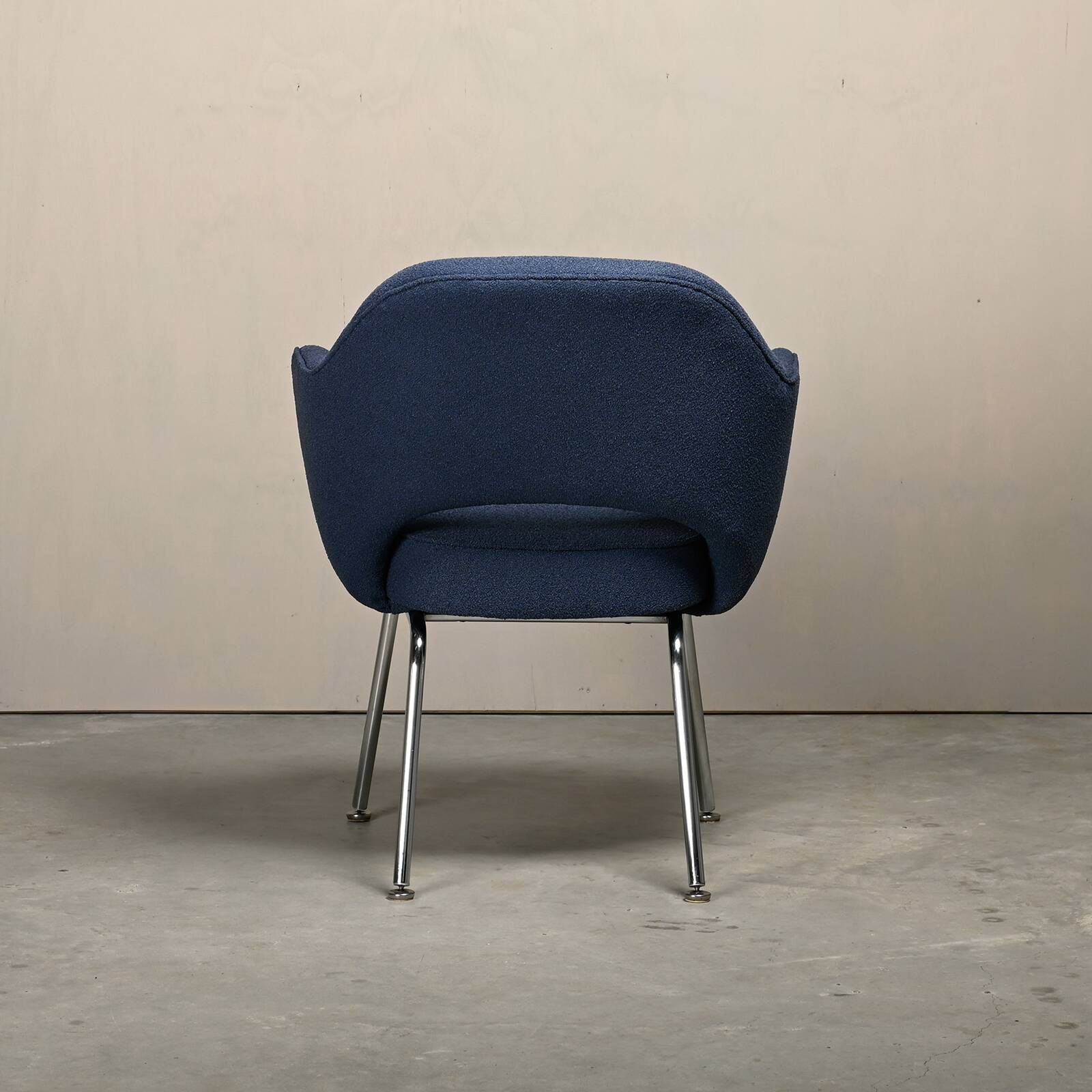 Eero Saarinen Executive Armchair in Blue Bouclé fabric for Knoll International