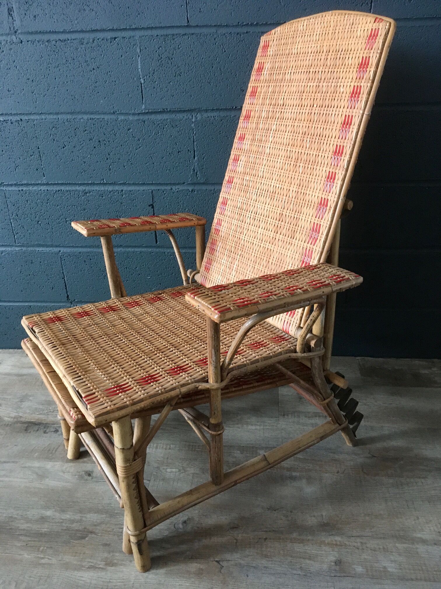 Rattan lounge chair