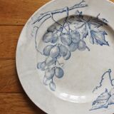 Round ironstone dish decorated with vines and grapes, late 19th-early 20th century
