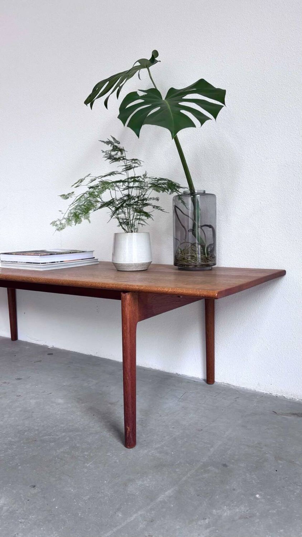 Table basse vintage Hans J Wegner en chêne