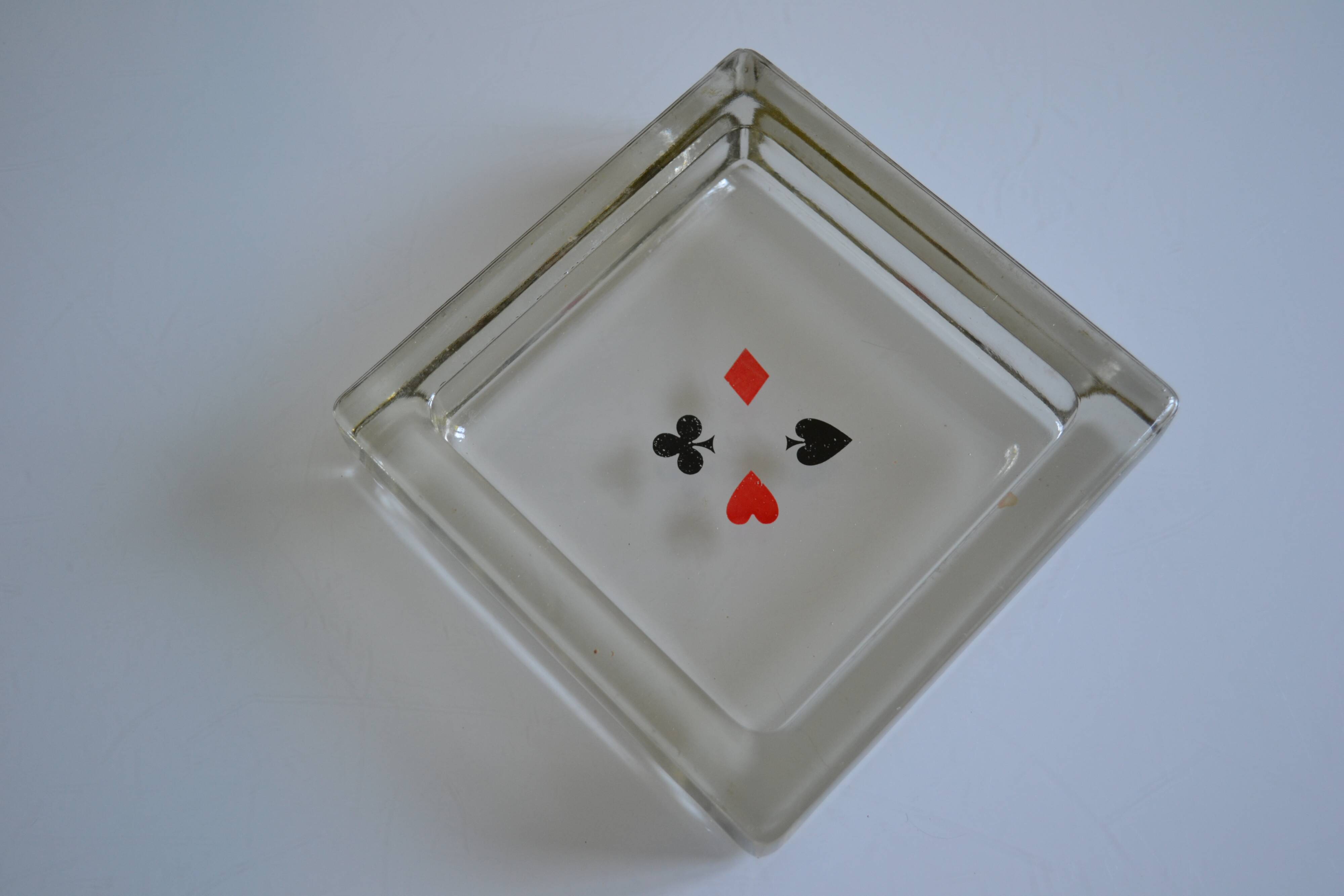 glass block pockets in the 4 colours of the card game