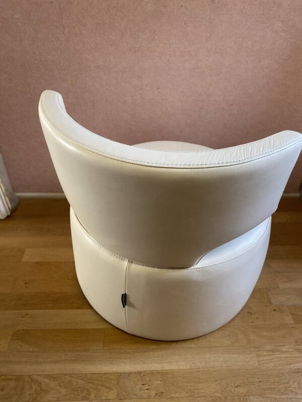 Fauteuil cuir blanc, Chateau d'Ax, parfait état