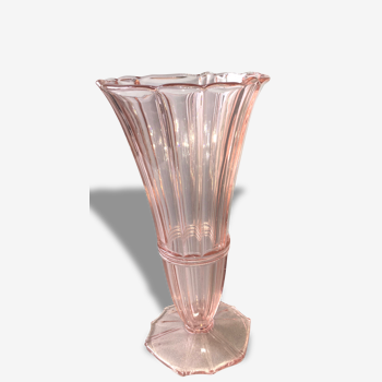 Vase en verre rose années 30'